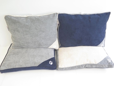 Hondenkussen zachte kleuren