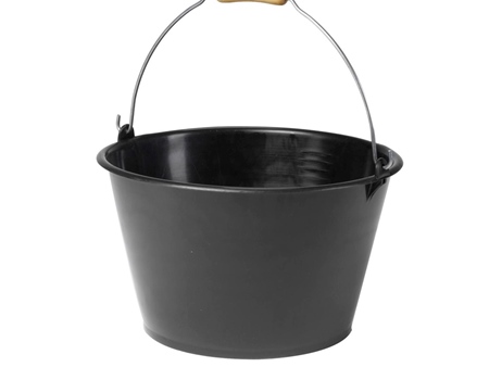 Emmer met houten handvat